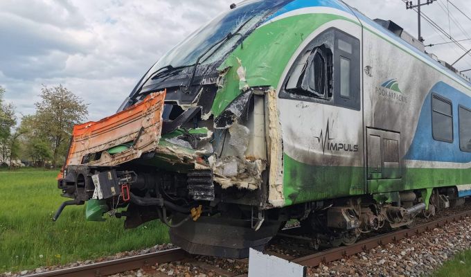 Śmiertelny wypadek na przejeździe kolejowym w Tryńczy, to już drugi podkarpacki Impuls uszkodzony 