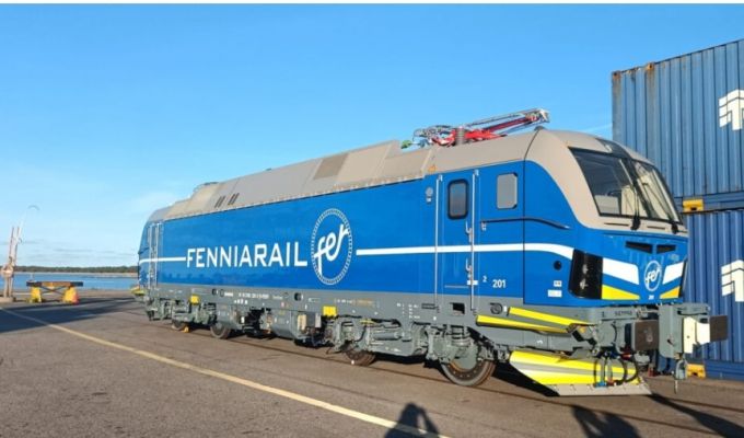 Pierwsza lokomotywa elektryczna Fenniarail przybyła do Finlandii