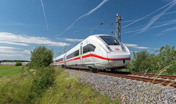Punktualność w dalekobieżnym transporcie kolejowym DB nieznacznie spada