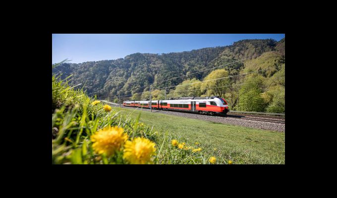 Więcej osób niż kiedykolwiek podróżuje pociągiem w Austrii, wyniki za rok 2023