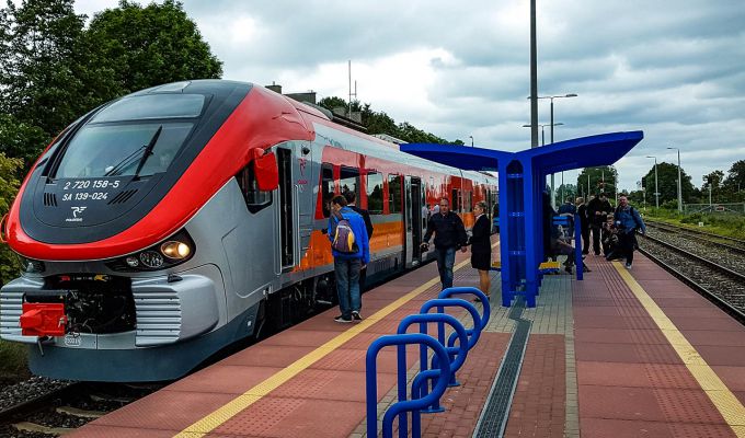 Darmowa komunikacja kolejowa w Krakowie wydłużona