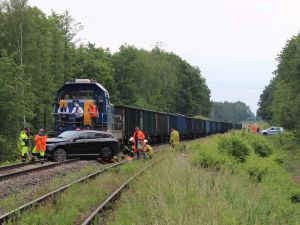 "Zielona energia" uderzyła w lokomotywę PKP Cargo Service (na przejeździe kolejowym) 