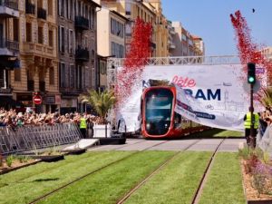 Po Nicei jeździ tramwaj z systemem ładowania indukcyjnego