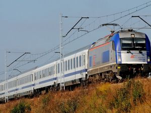 PKP Intercity zawalczy o pasażera międzynarodowego z Polskim Busem i Ryanairem