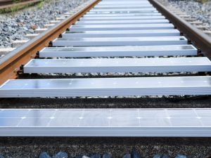 Deutsche Bahn testuje systemy solarne na podkładach kolejowych