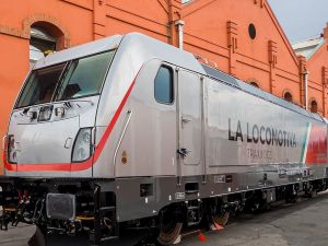 Ponad 100 lokomotyw Traxx DC3 sprzedanych przez Alstom, wyprodukowanych w Vado Ligure.