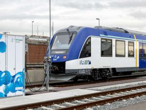 Pierwszy pojazd największej na świecie floty pociągów na wodór zaprezentowany we Frankfurcie