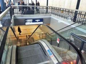 Windy i schody ruchome na stacji Gdańsk Główny dostępne dla podróżnych