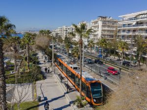 Tramwaje Citadis X05 firmy Alstom wchodzą do ruchu pasażerskiego w Atenach 