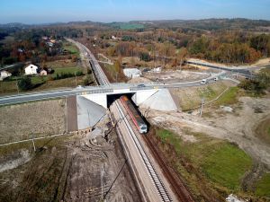 Dziewiąty z dziesięciu nowych wiaduktów na linii Katowice - Kraków.