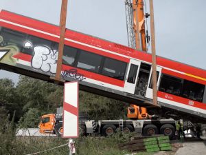 Dwa miesiące po wypadku zabrany został wrak pociągu niemieckich kolei DB. (video i zdjęcia)