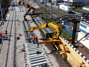 Koronaawirus nie powstrzymuje prac na budowach kolejowych w Krakowie