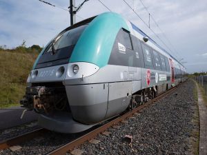 Alstom i SNCF prezentują pierwszy pociąg akumulatorowy z silnikiem wysokoprężnym