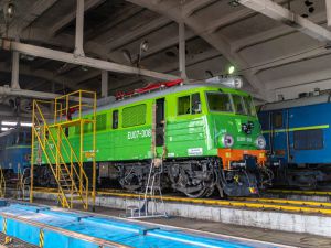Kolejna lokomotywa PKP Cargo po przeglądzie P4 powróci na tory w historycznej malaturze
