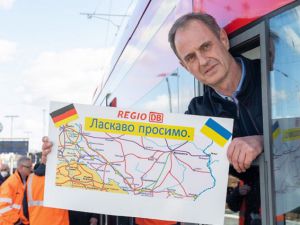 Pociąg DB Regio przywozi 200 uchodźców z granicy polsko - ukraińskiej do Cottbus