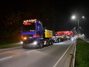 Transport potężnych i ciężkich elementów TBM wyruszył z Opola do Rzeszowa (video, zdjęcia)