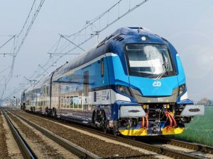 Na torze testowym w Velimie zaprezentowano nowe piętrowe pociągi Push-Pull dla Kolei Czeskich (ČD)