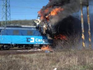Podczas zderzenia pociągów towarowych w Czechach jeden maszynista zginął, drugi został ranny 