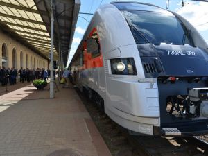 Pierwszy skład Pesy 730ML dla Kolei Litewskich wozi już pasażerów