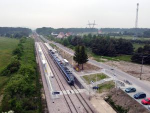Zmodernizowany przystanek w Brzezinach poprawi dostęp do kolei na linii z Kielc do Buska-Zdroju