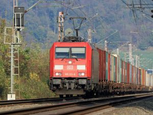 Deutsche Bahn uruchamia most kolejowy dla dostaw pomocy dla Ukrainy