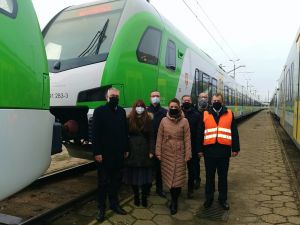 Kolejne nowoczesne pociągi FLIRT Stadlera trafiły do Kolei Mazowieckich
