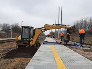 Trwają intensywne prace usprawniające ruch na linii kolejowej łączącej stacje Łódź Kaliska i Kutno