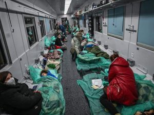 Kolejarze pomagają Ukrainie, ponad 60 tysięcy uchodźców odprawionych z granicy wgłąb kraju