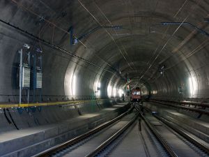 Dobry start kolei przez tunel bazowy Świętego Gotharda