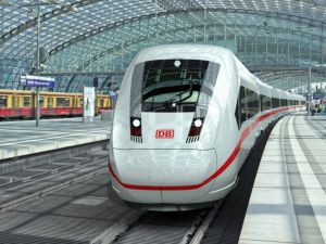 DB zleca Alstomowi i Siemensowi opracowanie koncepcji nowej generacji pociągów ICE.