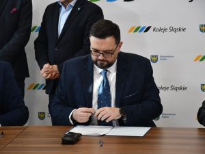 Koleje Śląskie będą wozić pasażerów do lotniska Katowice w Pyrzowicach. Umowa podpisana.