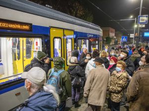 Trzy razy więcej podróży pociągo - tramwajem niż linią Budapeszt-Szeged
