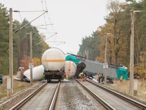 Błąd ludzki prawdopodobną przyczyną zderzenia pociągów towarowych w Niemczech