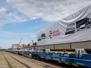 Koleje Łotewskie rozpoczynają regularny przewóz koleją naczep samochodowych