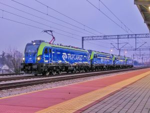 Trwają ostatnie jazdy przed przekazaniem pierwszych 7 lokomotyw ET43 Dragon 2 dla PKP Cargo