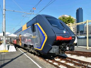 Nowy pociąg regionalny Trenitalia Rock wyjechał na tory Piemontu