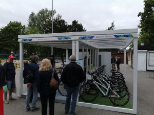 Elektromobilność dotarła wraz z PKP TELKOL na Pólwysep Helski (rowery i hulajnogi elektryczne)