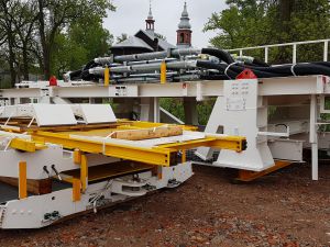 Kolejne elementy drugiej maszyny TBM do budowy kolejowych tuneli docierają do Łodzi