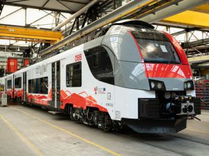 Pierwszy nowy pociąg Cityjet Desiro ML przybył do Austrii