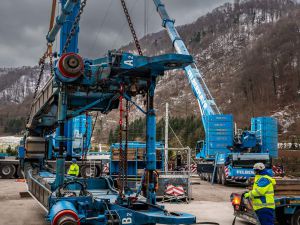 Już trzy tygodnie trwa operacja podnoszenia wagonu i podstacji transformatorowej w Zidani Most 