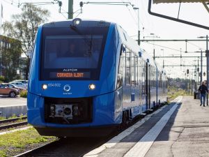 Pociąg napędzany wodorem Coradia iLint firmy Alstom po raz pierwszy w Szwecji