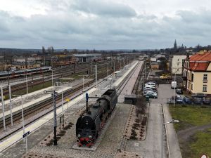 Zmodernizowany peron zwiększy możliwości kolei na linii w kierunku Tomaszowa Mazowieckiego