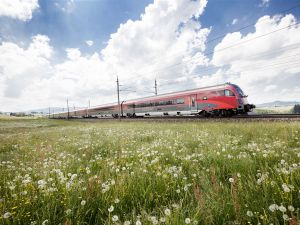 Wraz z nowym rozkładem jazdy umiarkowane podwyżki cen biletów na przejazd kolejami austriackimi.