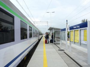 UWAGA Podróżni: PKP PLK wstrzymała w nocy ruch pociągów na Zakopiance między Rabą Wyżną a Sieniawą. 