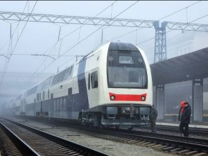 Zmodernizowany, piętrowy pociąg Skody Kolei Ukraińskich przeszedł jazdy próbne
