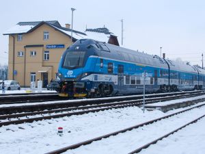 Nowość czeskiej kolei - piętrowa niebieska piękność jeździ po torach Kraju Morawsko-Śląskiego 
