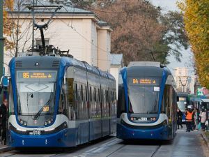 Kontrakt na dostawę 50 nowych tramwajów do Krakowa nie dla Pesy 