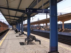 Wygoda dla podróżnych i historyczny styl stacji w Pile 