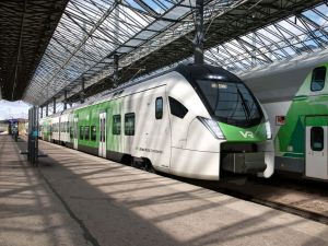 Pasażerowie fińskiego przewoźnika VR wybierają malaturę pociągu przyszłości. 