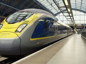 Zalane tunele kolejowe w pobliżu Londynu powodują zatrzymanie pociągów Eurostar